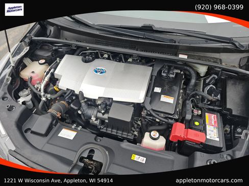 Used 2019 Toyota Prius LE image 3