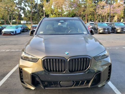 Used 2024 BMW X5 xDrive40i w/ M Sport Package AWD/4WD image 2