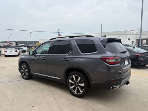Certified 2025 Honda Pilot Touring image 6