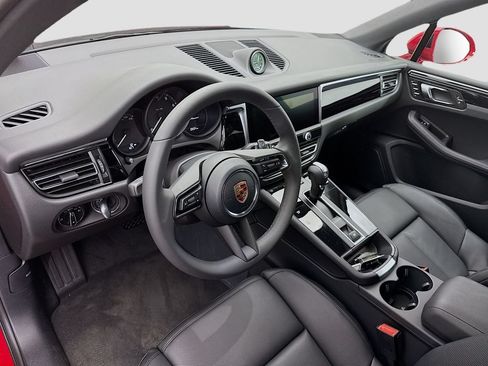 Used 2026 Porsche Macan AWD/4WD image 4