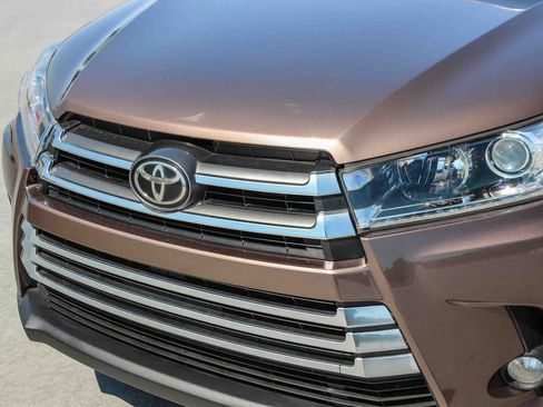 Used 2017 Toyota Highlander Limited w/ Carpet Mat Package AWD/4WD image 9