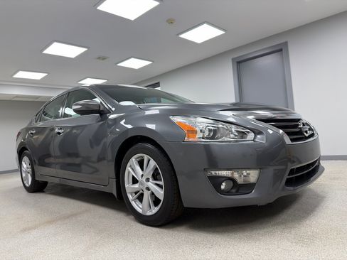 Used 2015 Nissan Altima 2.5 SV w/ Convenience Package image 4