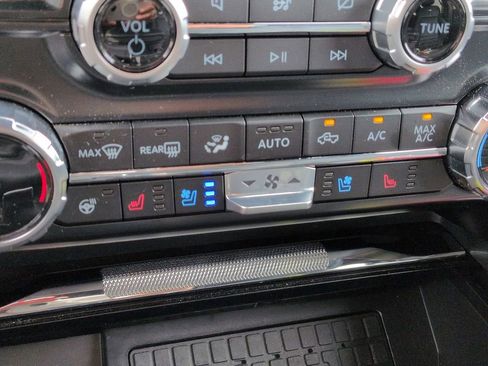 Used 2024 Ford F150 Platinum w/ Equipment Group 702A High AWD/4WD image 31