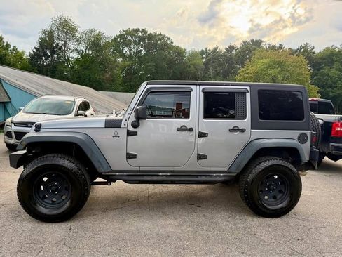 Used 2015 Jeep Wrangler Unlimited Sport w/ Connectivity Group AWD/4WD image 2