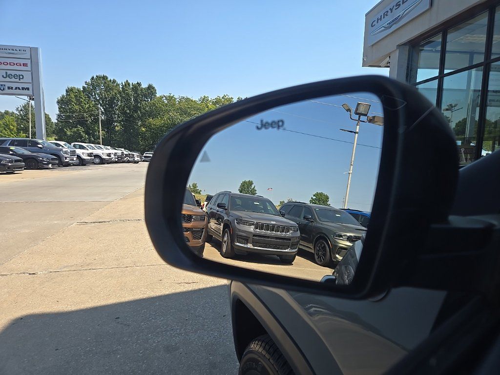 Used 2022 Jeep Compass Trailhawk w/ Trailhawk Convenience Group AWD/4WD image 33