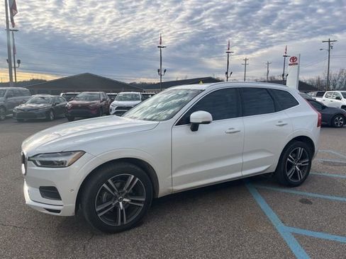 Used 2019 Volvo XC60 T5 Momentum w/ Multimedia Package image 8