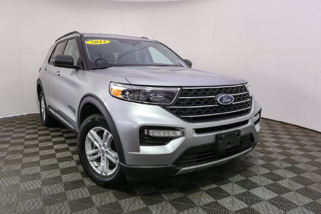 Used 2023 Ford Explorer XLT w/ Equipment Group 202A AWD/4WD image 3