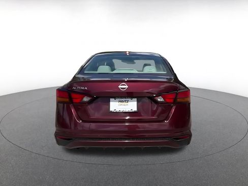Used 2025 Nissan Altima 2.5 SV FWD image 12