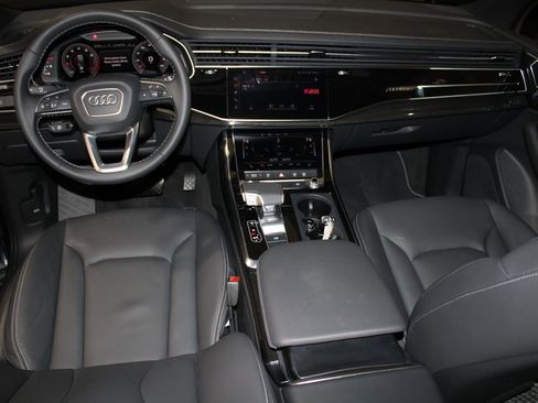 Certified 2025 Audi Q7 2.0T Premium w/ Convenience Package image 12