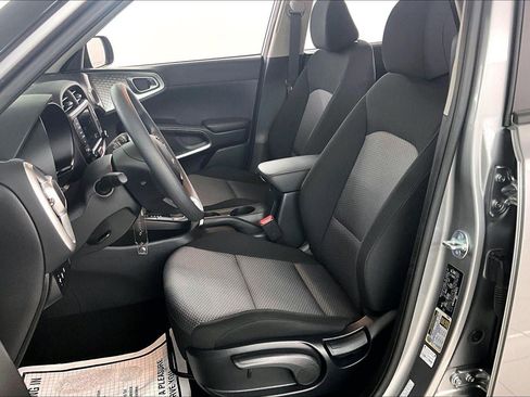 Used 2025 Kia Soul LX FWD image 21