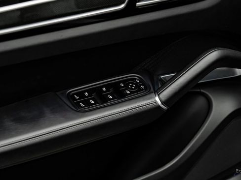 Used 2022 Porsche Cayenne Turbo image 89