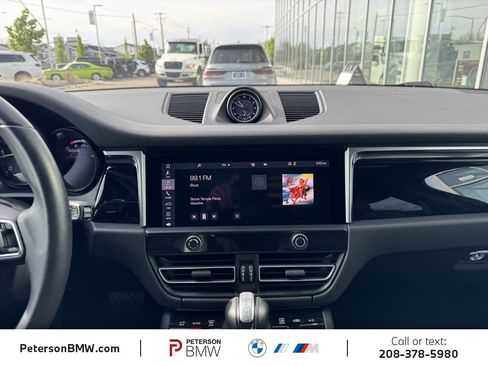 Used 2024 Porsche Macan image 11