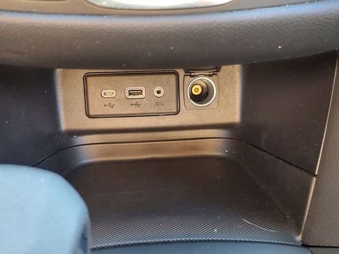 Certified 2022 Chevrolet Equinox RS w/ LPO, Floor Liner Package FWD image 34