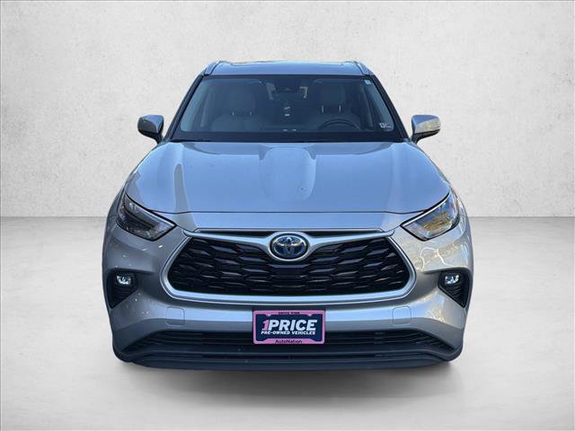 Used 2023 Toyota Highlander XLE FWD image 2