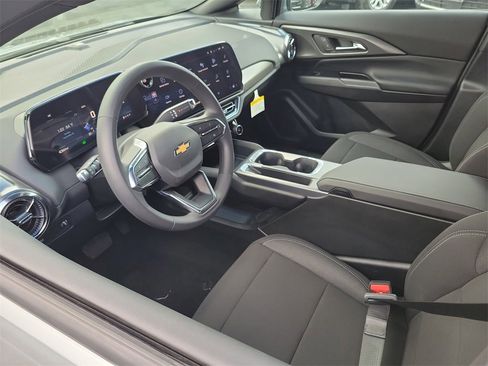 New 2026 Chevrolet Equinox EV LT image 3