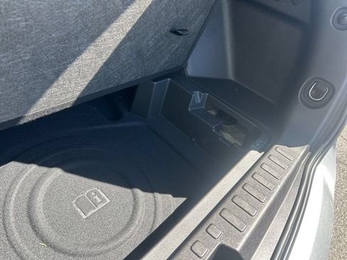 Used 2023 GMC Terrain SLE w/ Driver Convenience Package AWD/4WD image 31