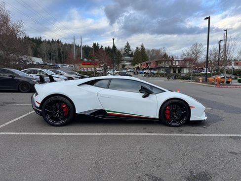 Used 2018 Lamborghini Huracan Performante image 6