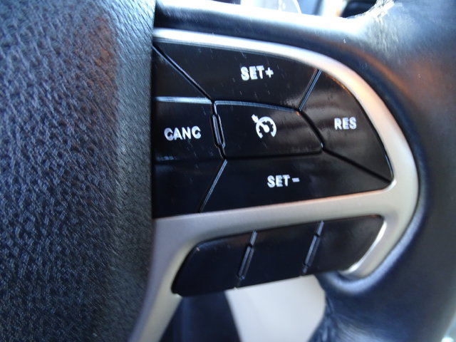 Used 2017 Jeep Grand Cherokee Limited AWD/4WD image 9