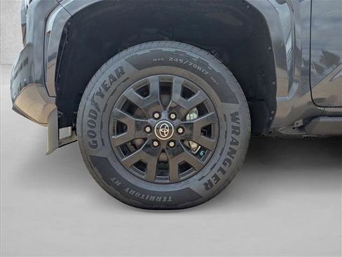 Used 2025 Toyota Tacoma SR5 AWD/4WD image 21