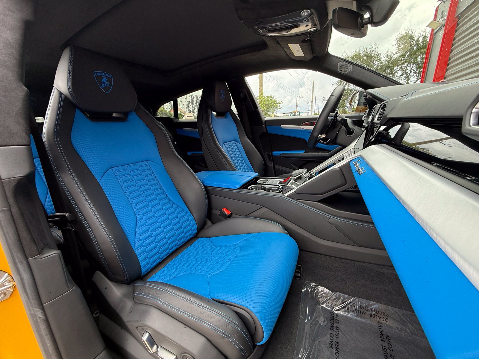 Used 2021 Lamborghini Urus AWD/4WD image 42