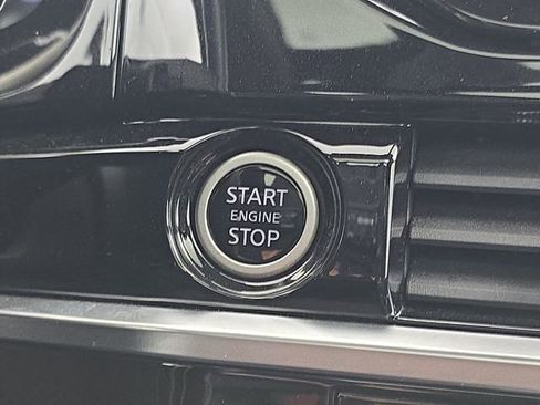 Used 2024 Nissan Pathfinder SV w/ SV Premium Package image 33