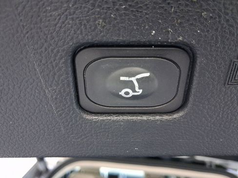 Used 2019 Ford Edge Titanium FWD image 11