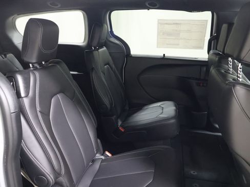 New 2026 Chrysler Pacifica Select image 16
