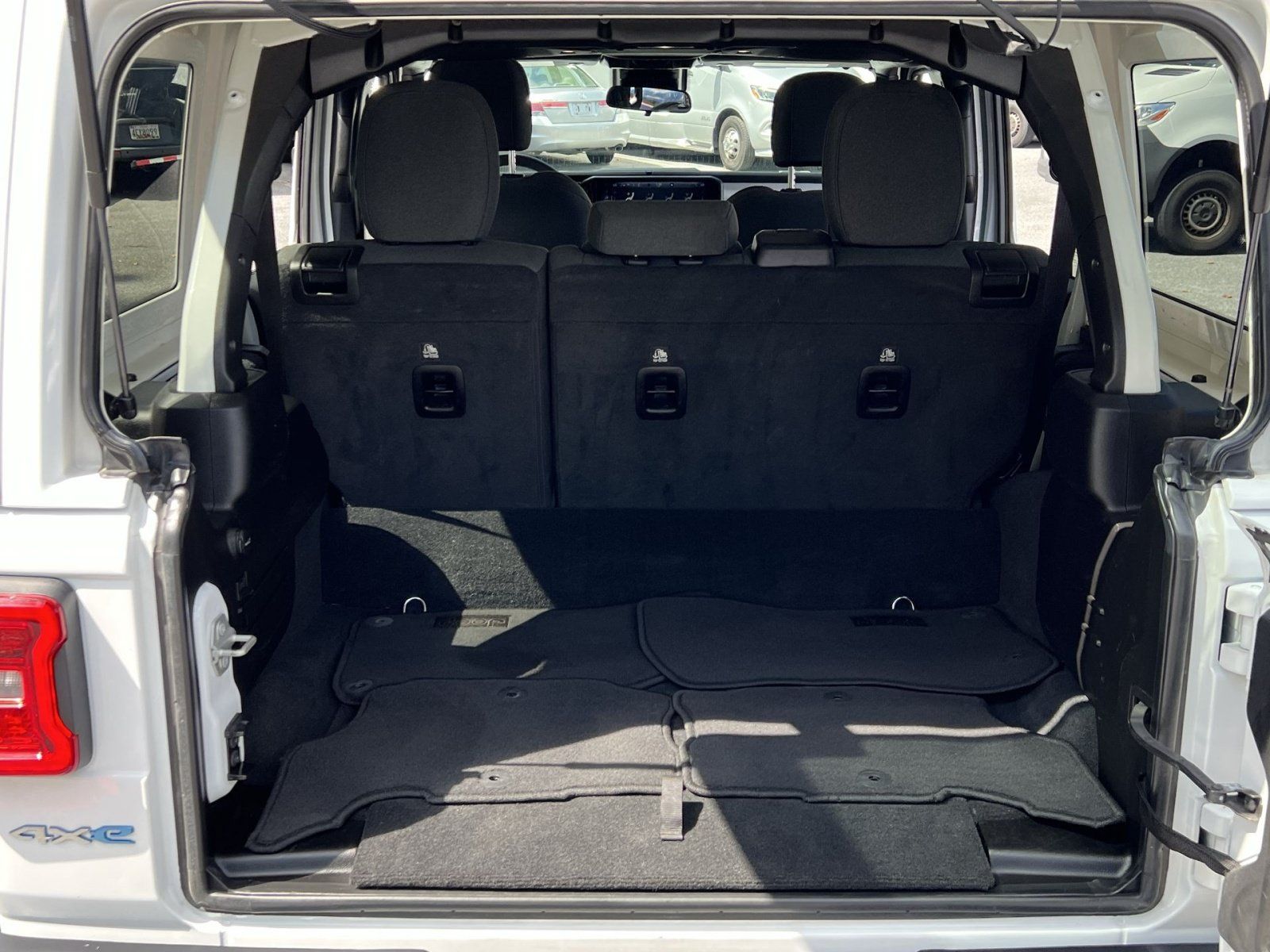 Used 2024 Jeep Wrangler Unlimited Sahara AWD/4WD image 31