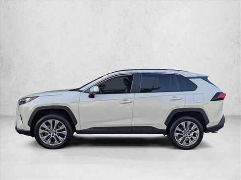 Certified 2022 Toyota RAV4 XLE Premium image 9