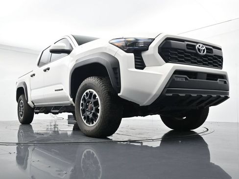 Used 2024 Toyota Tacoma TRD Off-Road AWD/4WD image 32