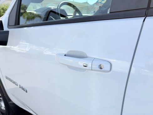 Used 2025 Chevrolet Silverado 2500 LT w/ Convenience Package image 42