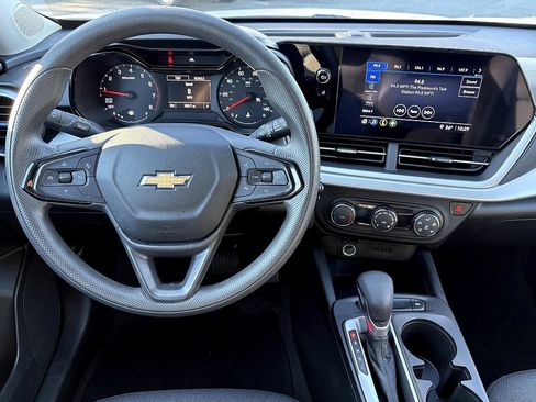 Used 2025 Chevrolet Trax LS image 15