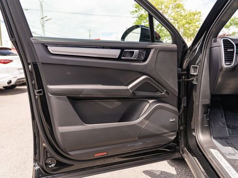 Used 2023 Porsche Cayenne S image 11