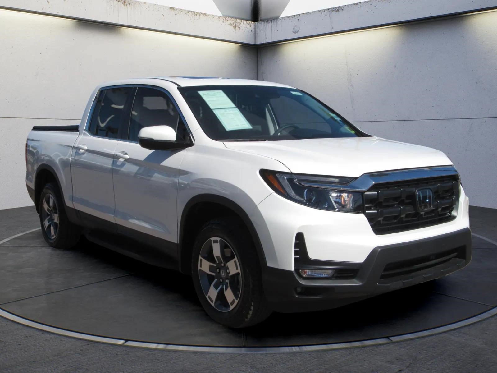 Certified 2025 Honda Ridgeline RTL image 2