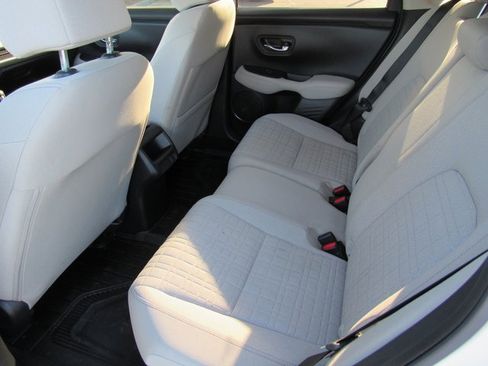 Used 2023 Honda HR-V LX image 11