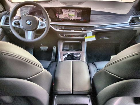 Used 2026 BMW X5 xDrive40i w/ M Sport Package image 16