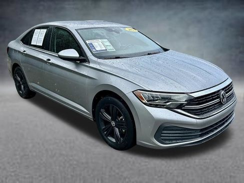 Used 2023 Volkswagen Jetta SE w/ Black Wheel Package FWD image 3
