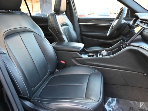 Used 2024 Jeep Grand Cherokee L Limited w/ Luxury Tech Group II image 23