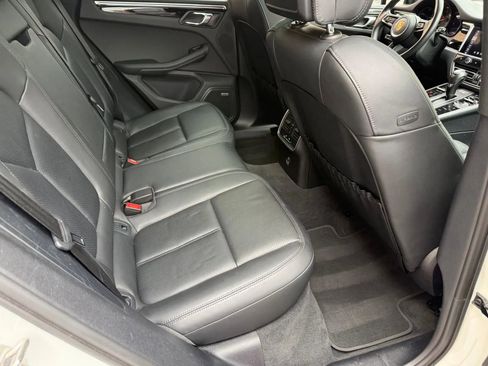 Used 2022 Porsche Macan w/ Premium Package Plus AWD/4WD image 30