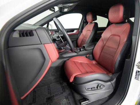 Certified 2025 Porsche Cayenne Coupe AWD/4WD image 10