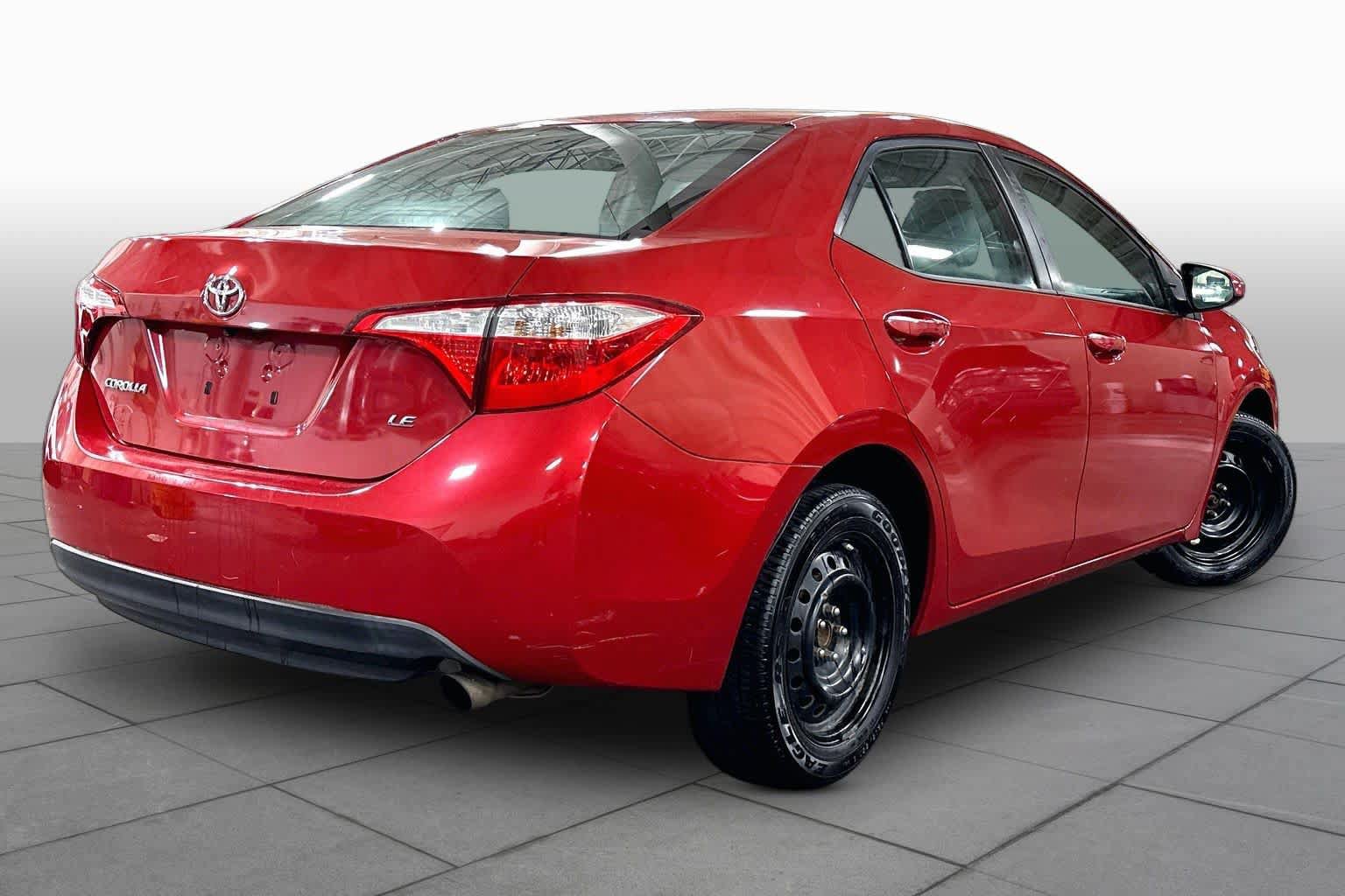 Used 2015 Toyota Corolla LE FWD image 12
