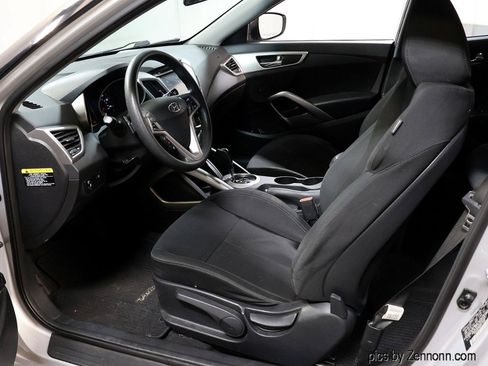 Used 2016 Hyundai Veloster FWD image 13