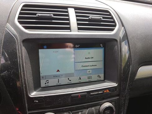 Used 2018 Ford Explorer XLT w/ Equipment Group 202A image 8