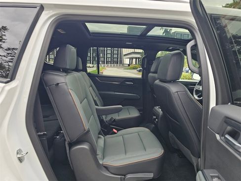 Used 2025 GMC Acadia AT4 w/ Super Cruise Package image 13