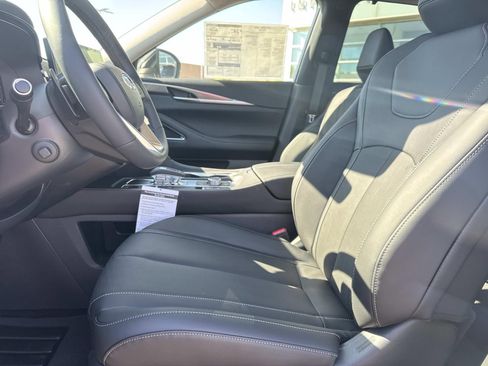 New 2026 INFINITI QX60 Luxe w/ Family Package image 12