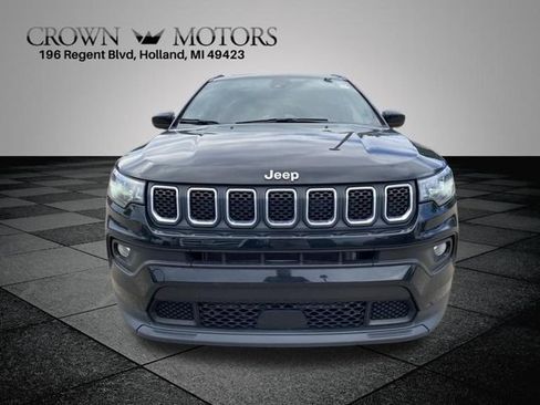 Used 2023 Jeep Compass Latitude w/ Convenience Group AWD/4WD image 2