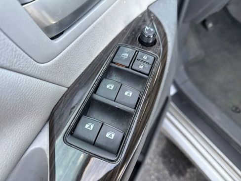 Used 2018 Toyota Sienna XLE image 17