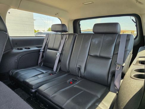Used 2012 Chevrolet Suburban LT RWD image 11
