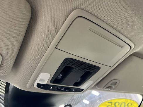 Used 2025 Honda Pilot Touring image 39