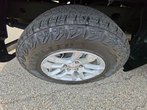 Used 2024 Chevrolet Silverado 1500 LT AWD/4WD image 41